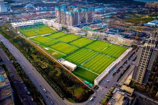 “人们时常会犯错，胡珀现在知道他当时不该响哨，埃默森对哈兰德犯规后，他最初判罚攻方有利，但在格拉利什接到传球后，他改变了主意。